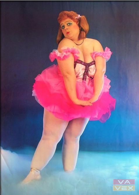 Poster 3251, A recession ballerina, size 98 x 68 cm